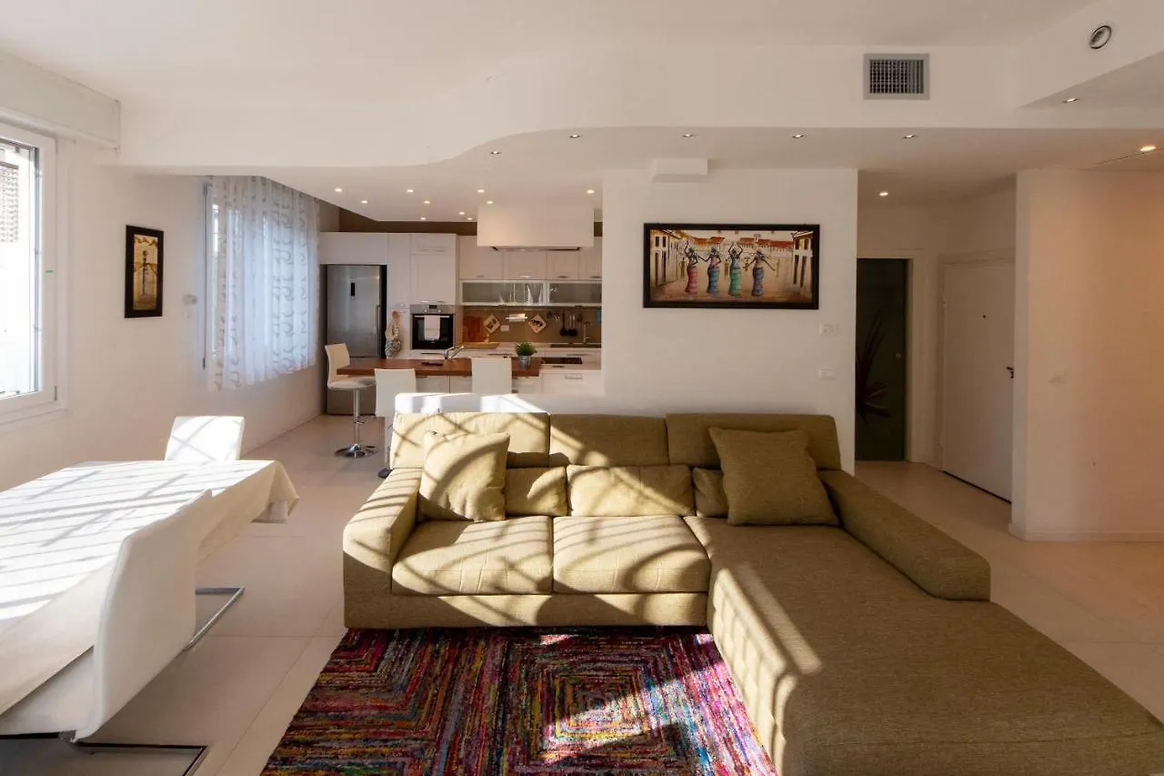 Housmart Berengario 22 Apartment Bologna 0*,