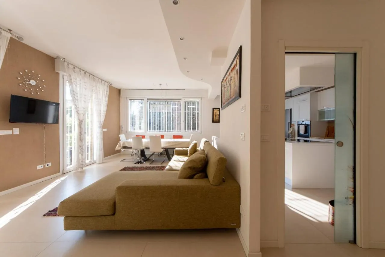 Housmart Berengario 22 Apartment Bologna 0*,